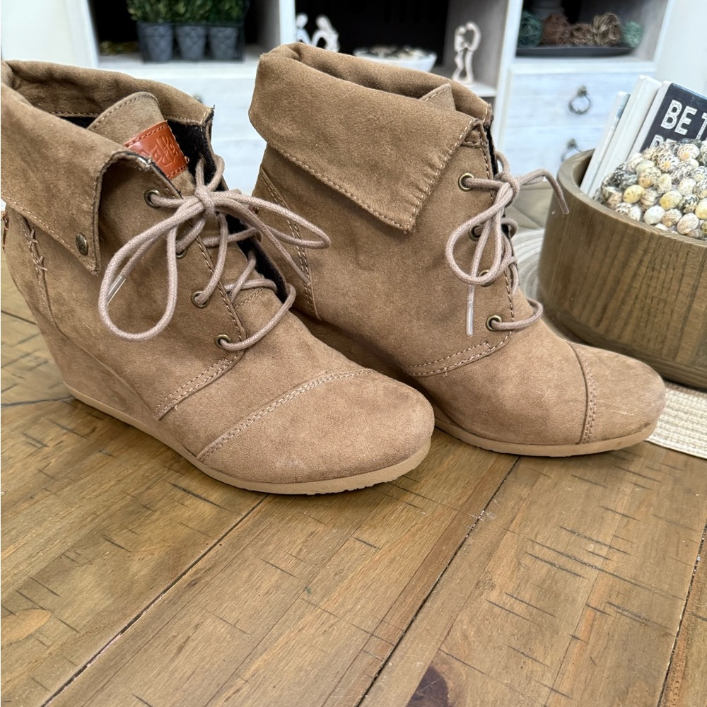 Mad Love Women's Lace Up Wedge Tan Boots